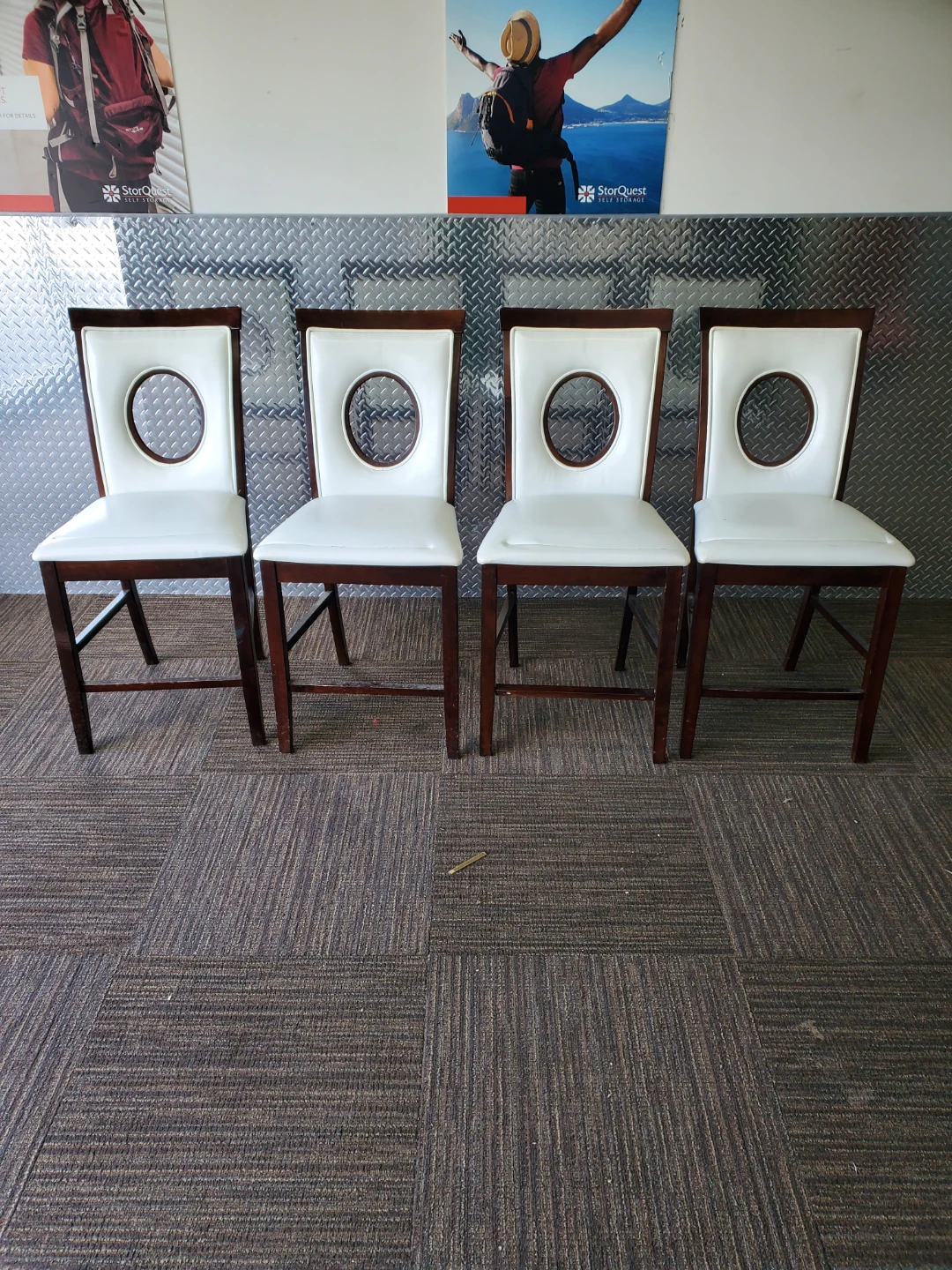 Only 4 chairs separately from table - photo 3