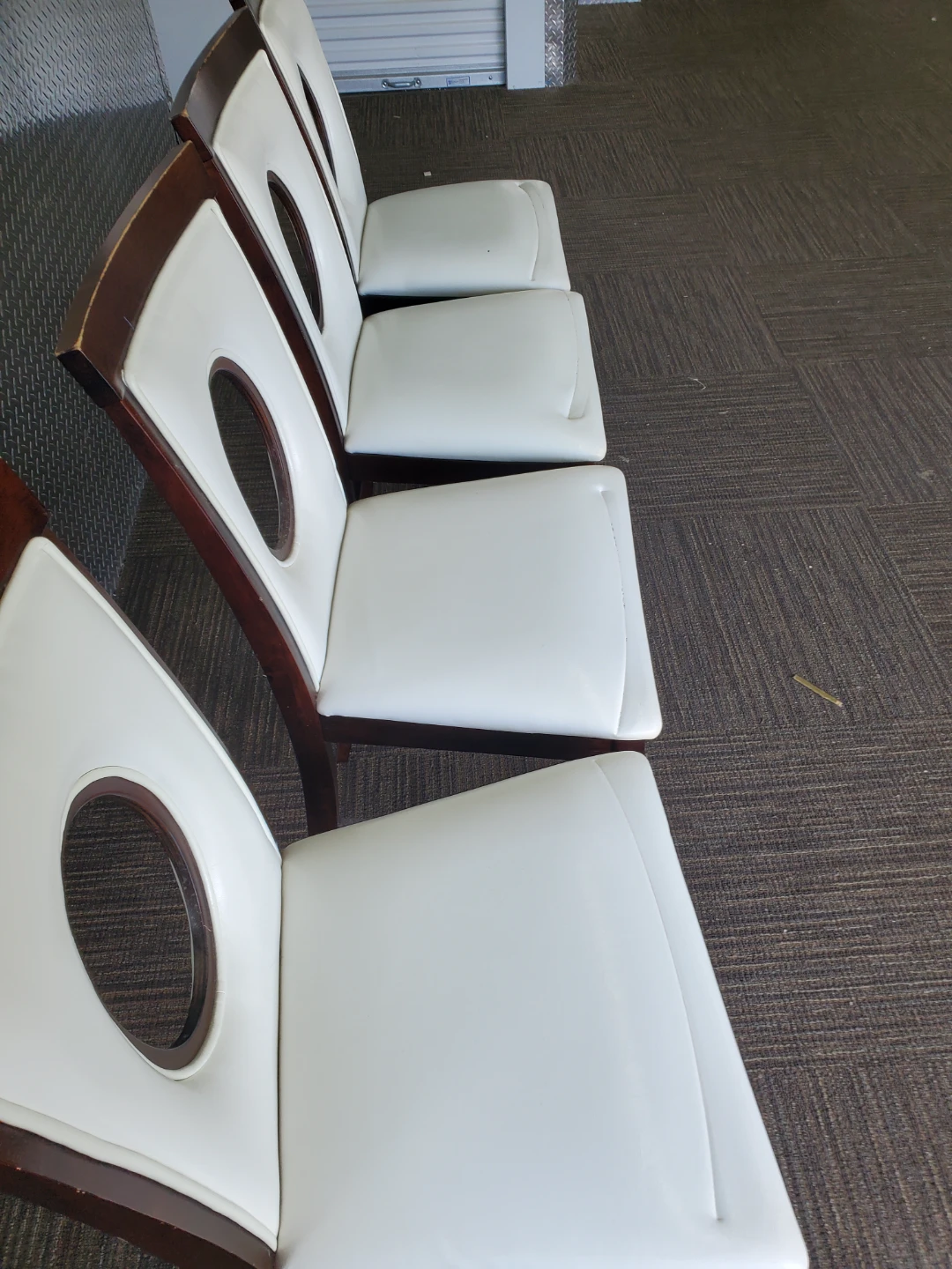 Only 4 chairs separately from table - photo 4