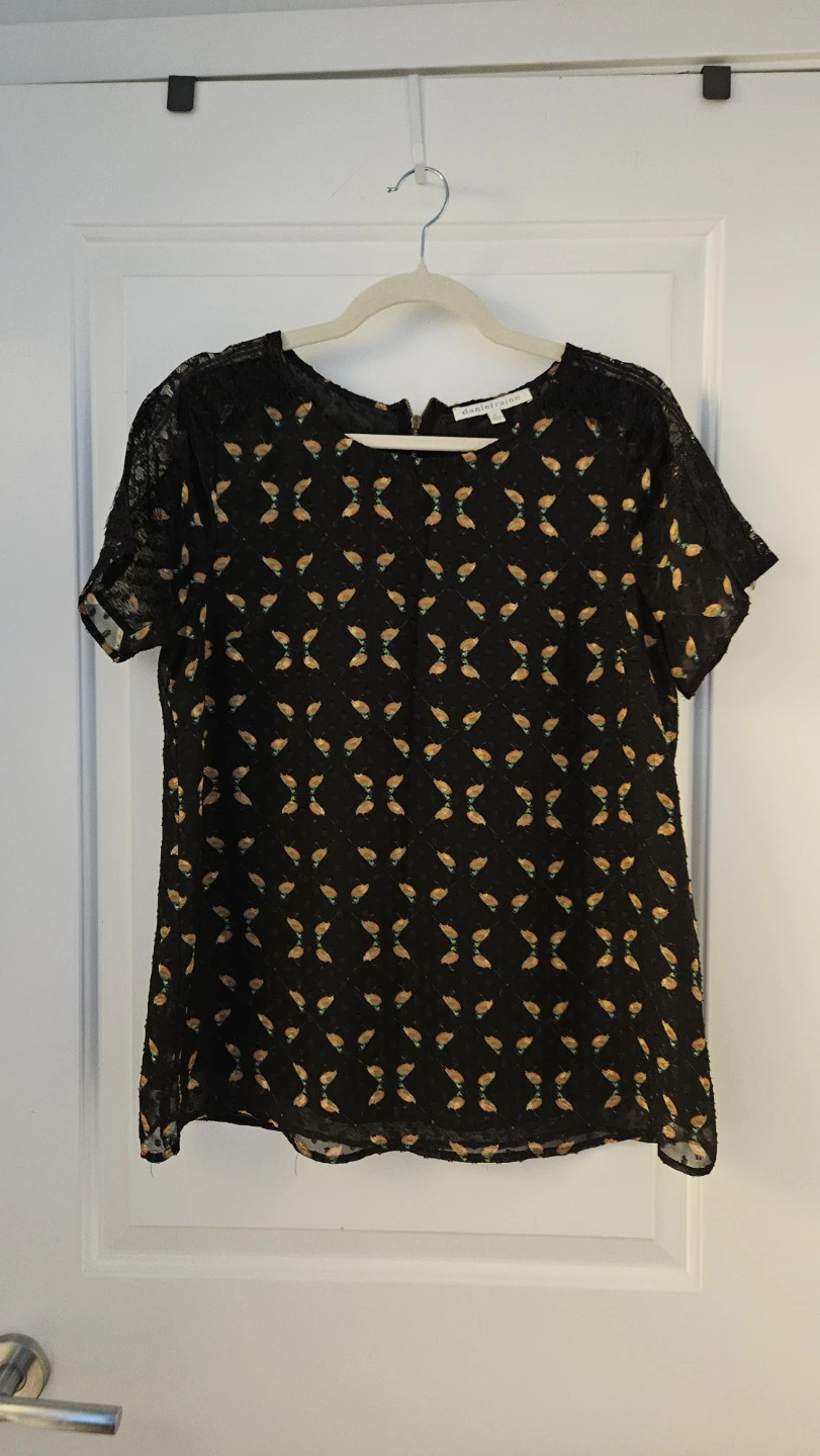 Daniel Rainn Black Bird Print Lace Sleeve Top - Medium