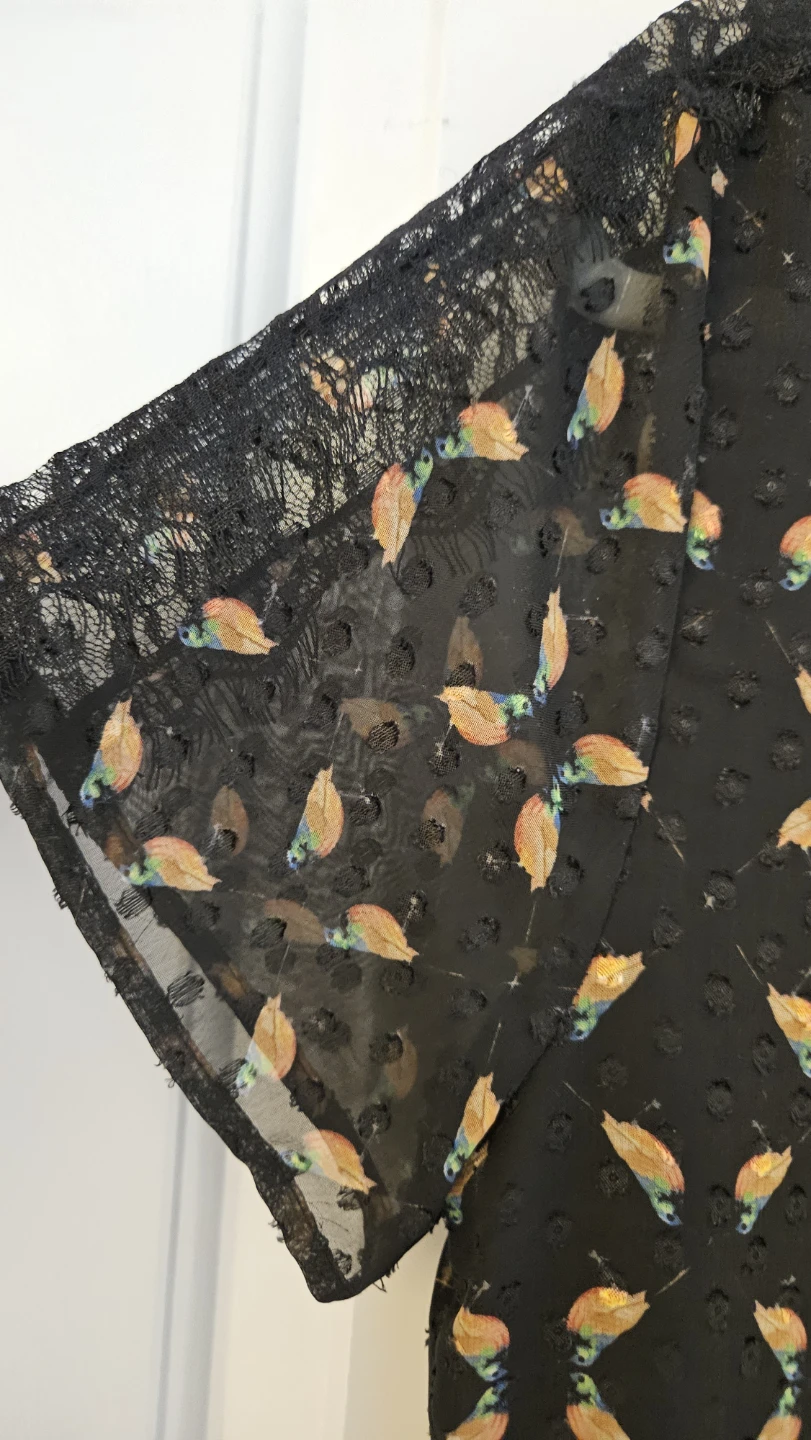 Daniel Rainn Black Bird Print Lace Sleeve Top - Medium - photo 4