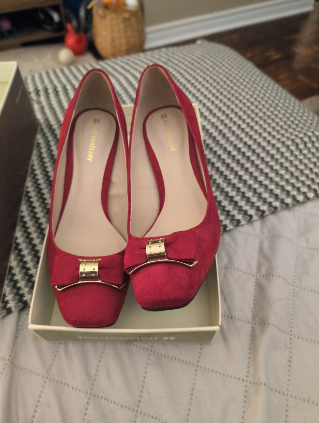 Naturalizer Red Suede heels with Bow - Size 7