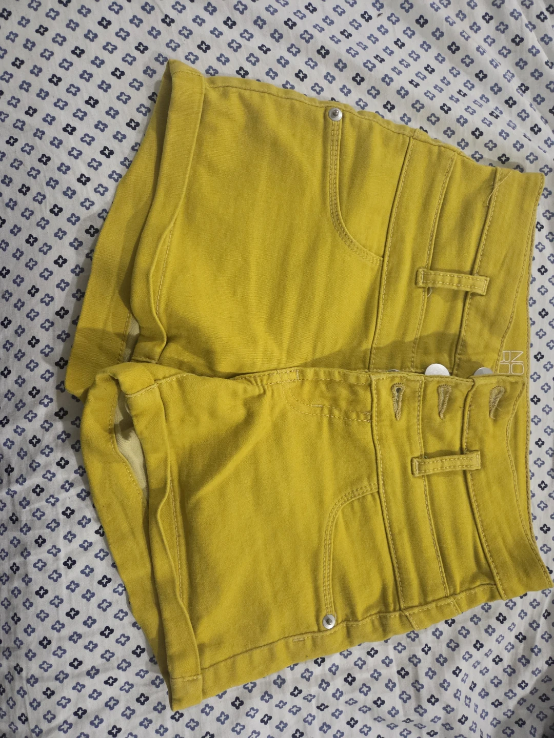 No Boundaries Yellow Mid Rise Shorts Size 1
