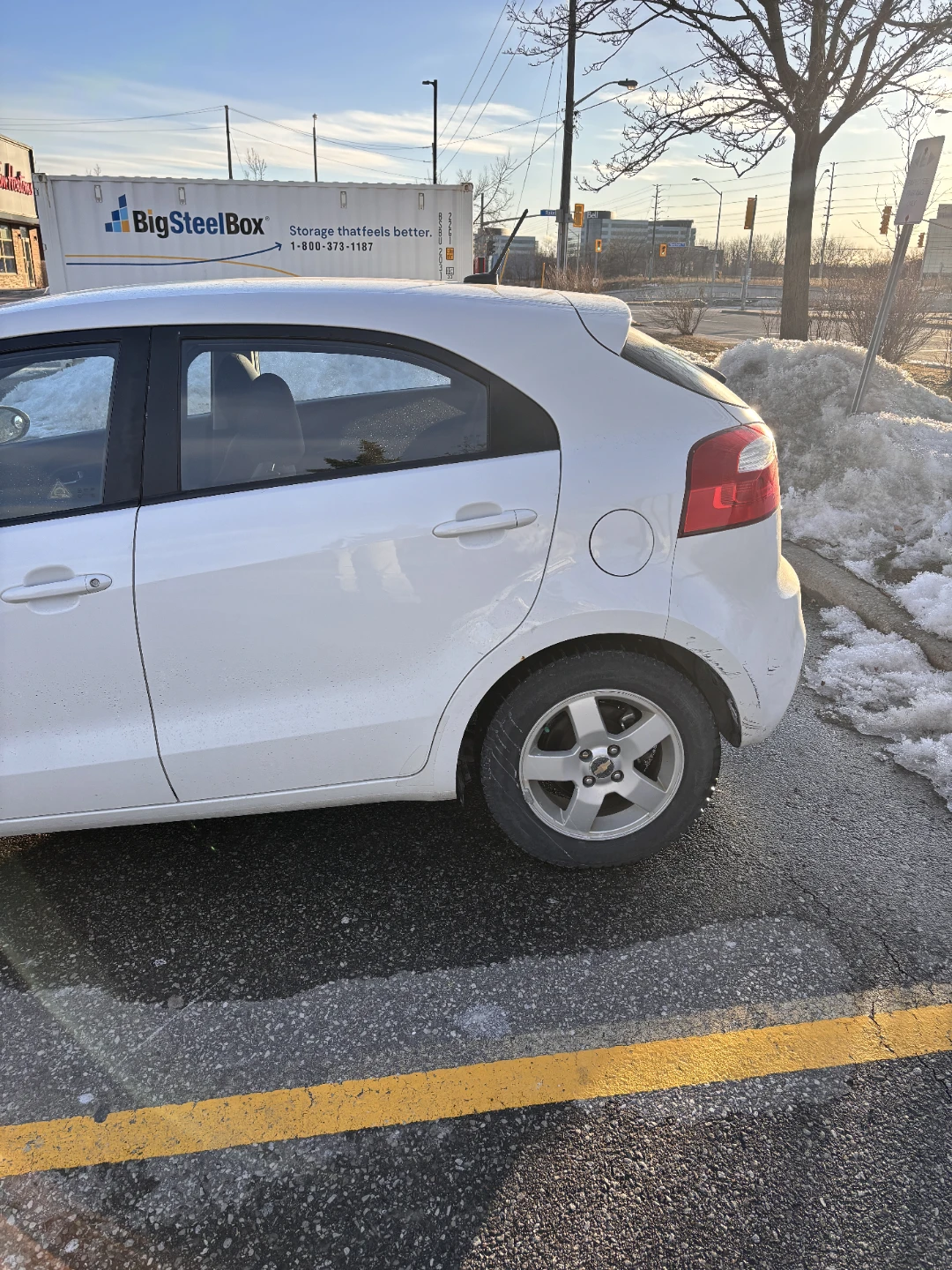 White Kia Rio 5-Door Hatchback - photo 4