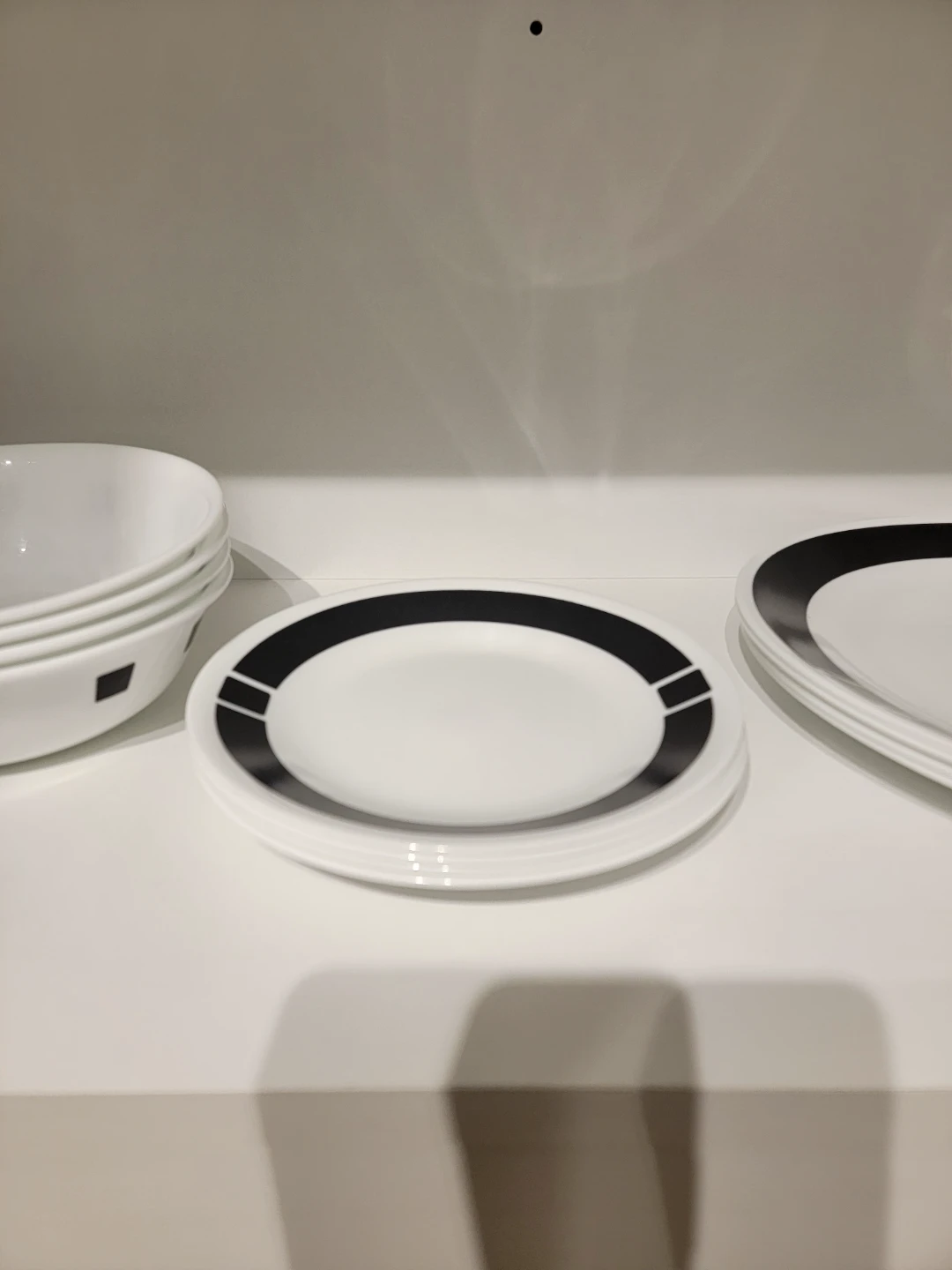 Stackable White Bowls with Black Rim Plates (4 people placement) - photo 3