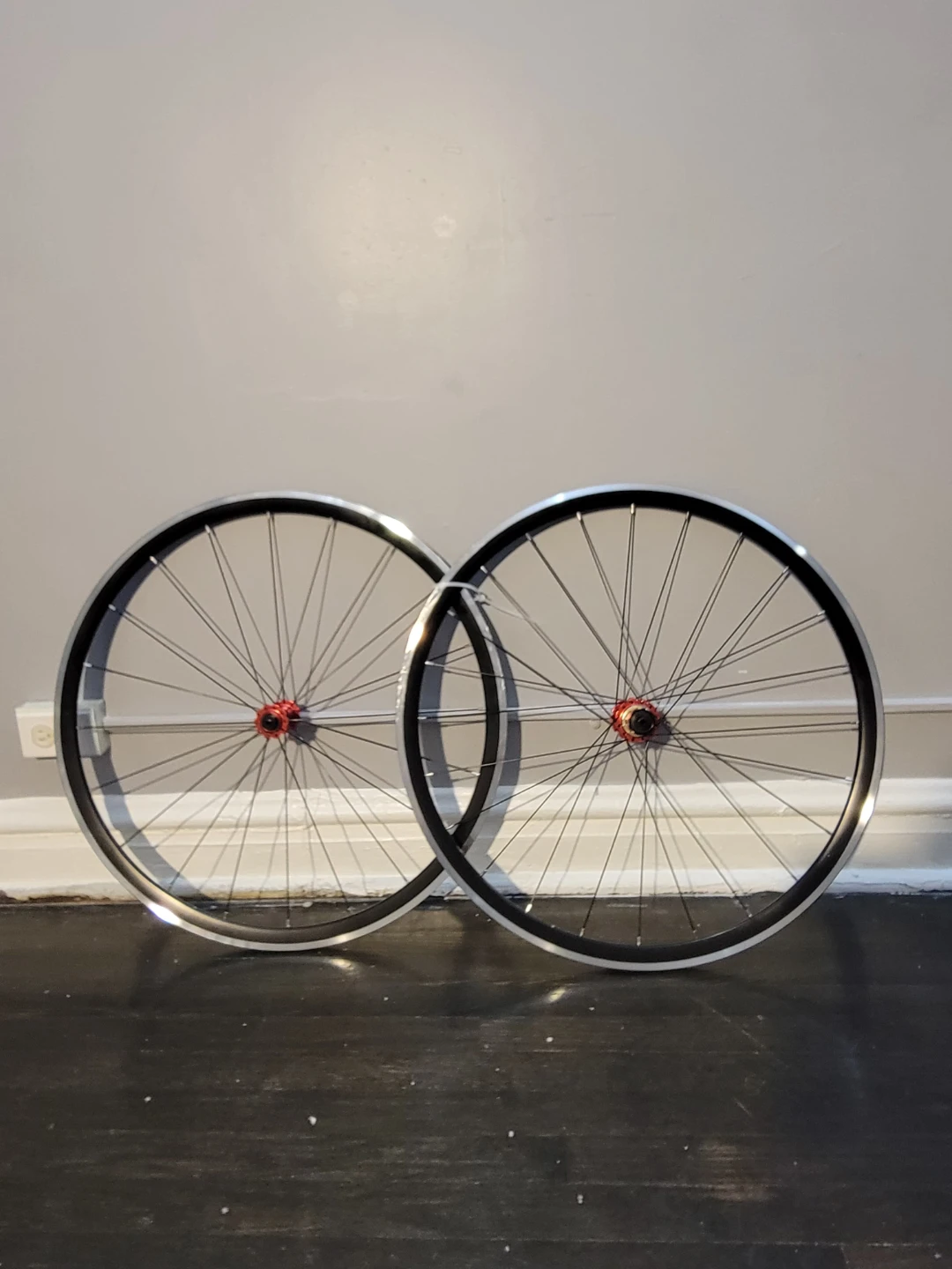 700c Road Bike Wheelset Red Hubs - photo 2