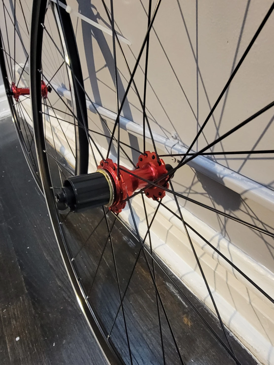 700c Road Bike Wheelset Red Hubs - photo 3