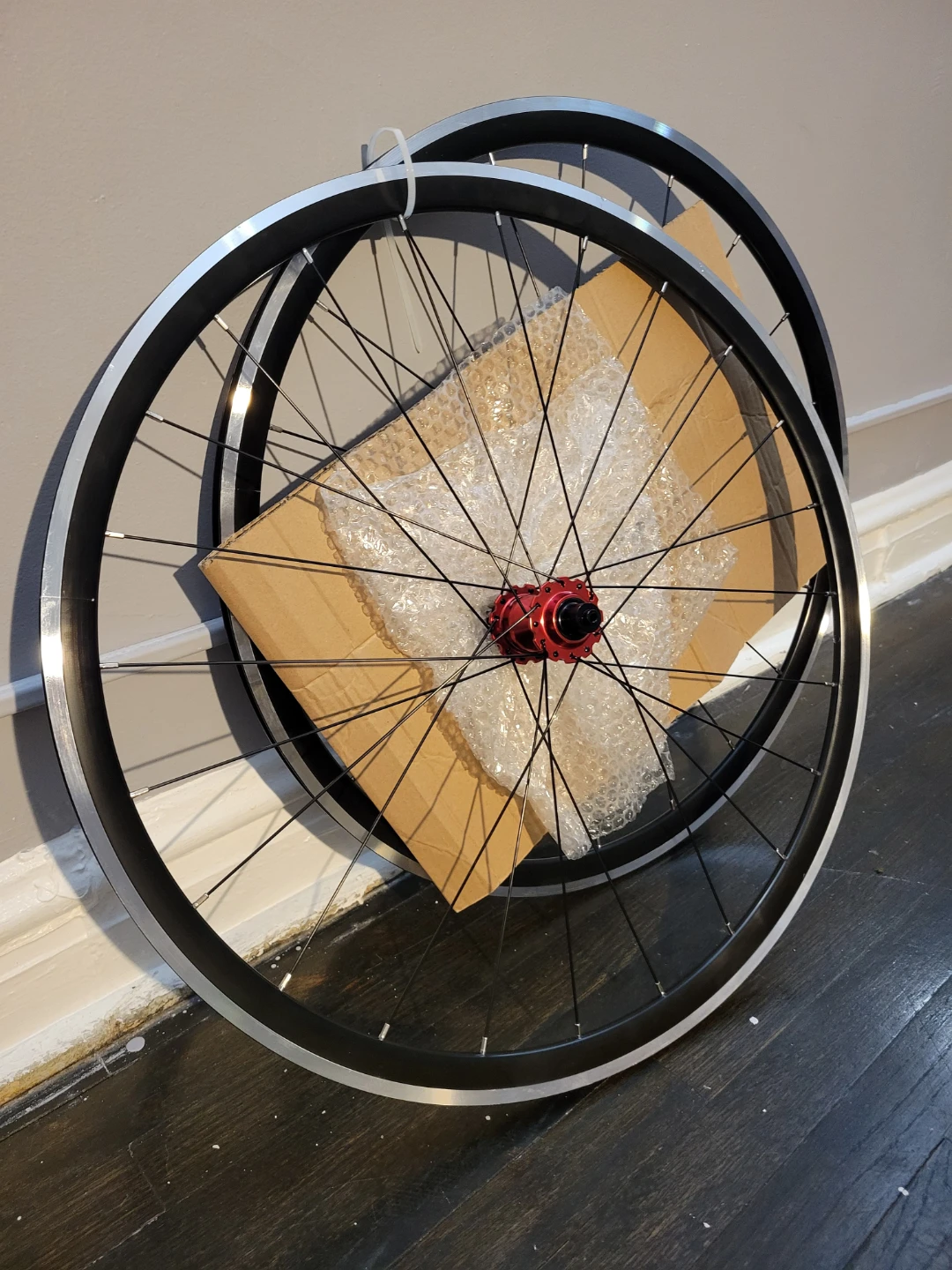 700c Road Bike Wheelset Red Hubs - photo 5