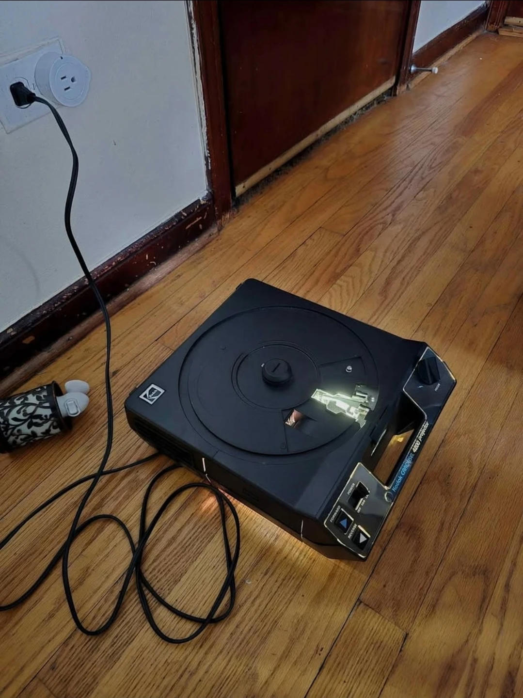 Kodak Carousel 4200 Projector - photo 5