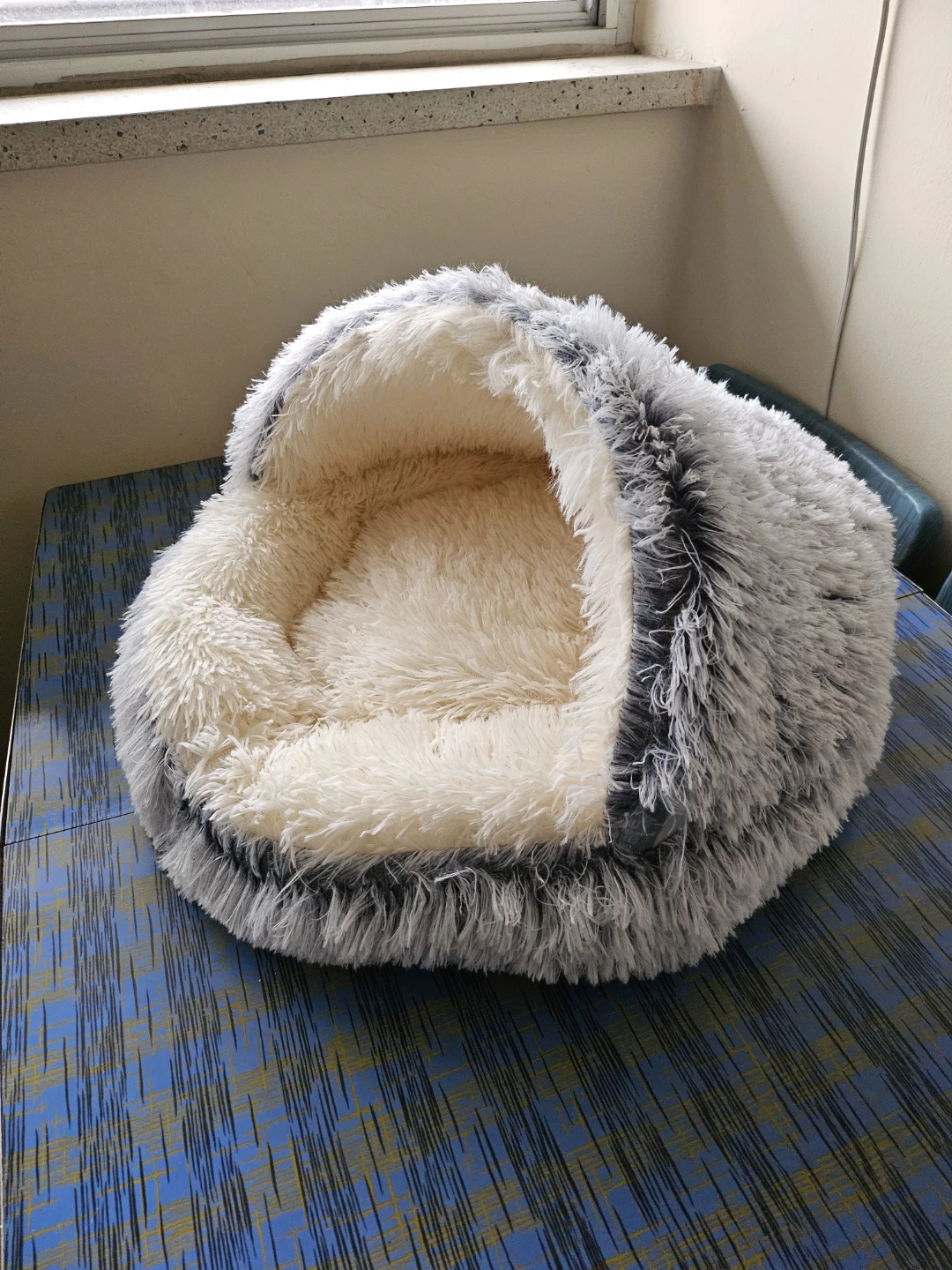 🆓️ Cozy Plush Pet Bed - Grey & Cream
