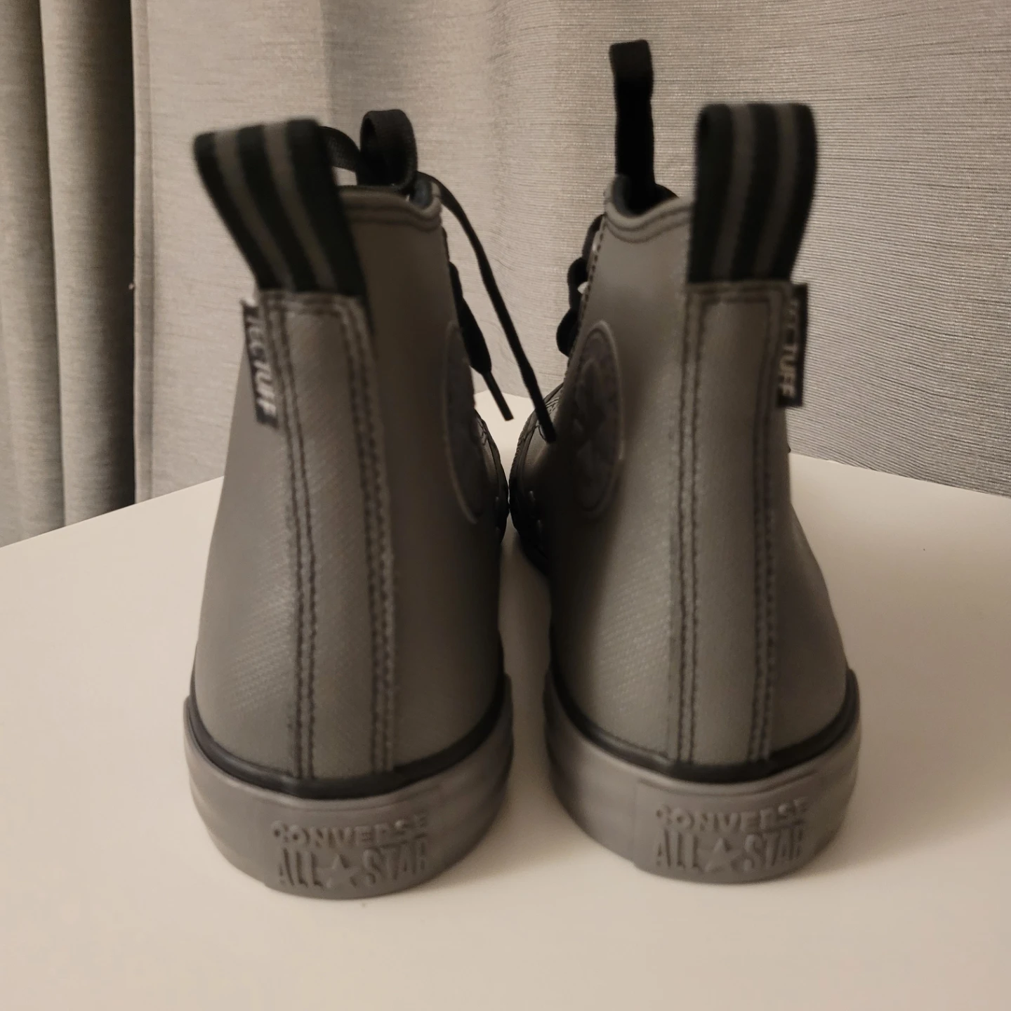 Converse High Top Shoes - 7.5 - photo 3