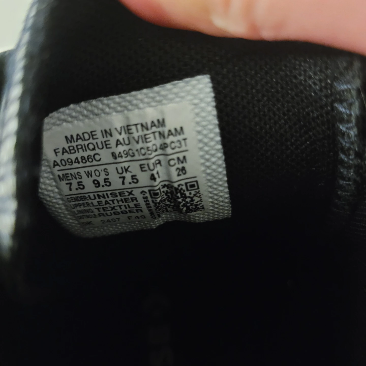 Converse High Top Shoes - 7.5 - photo 4
