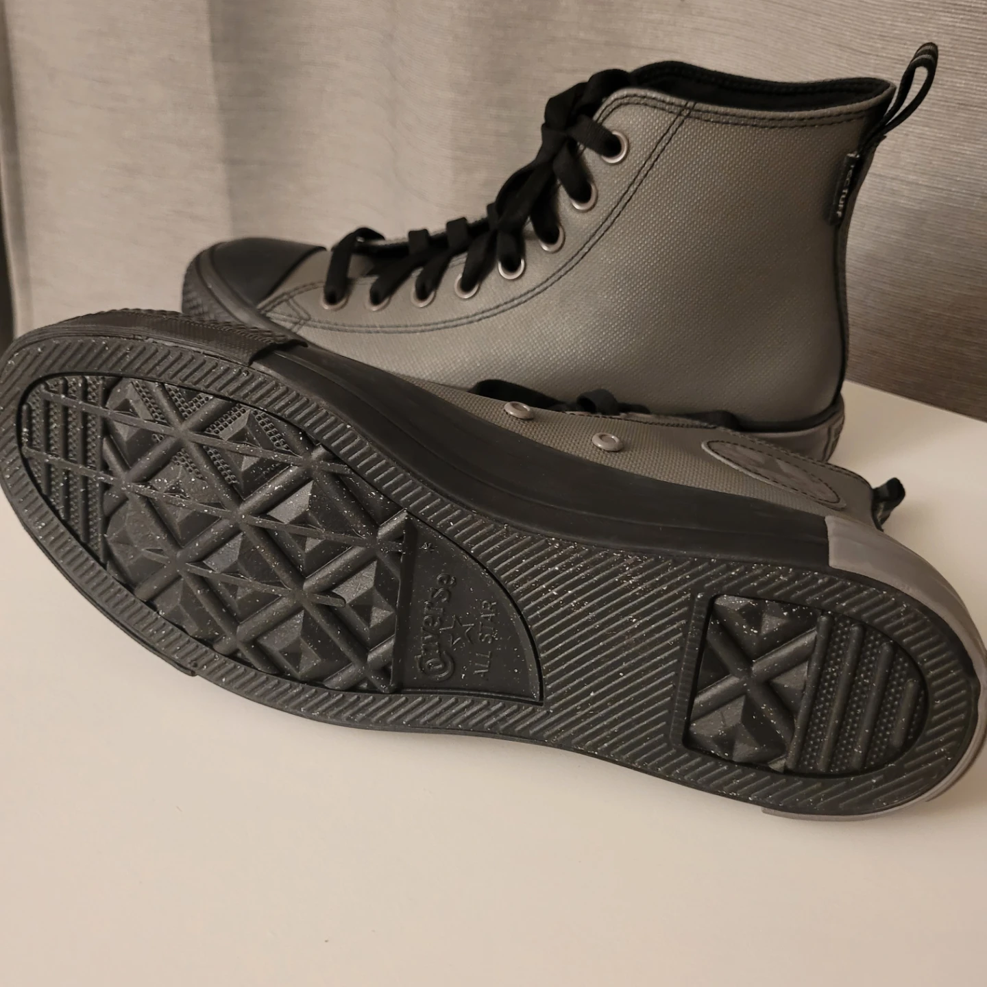 Converse High Top Shoes - 7.5 - photo 5