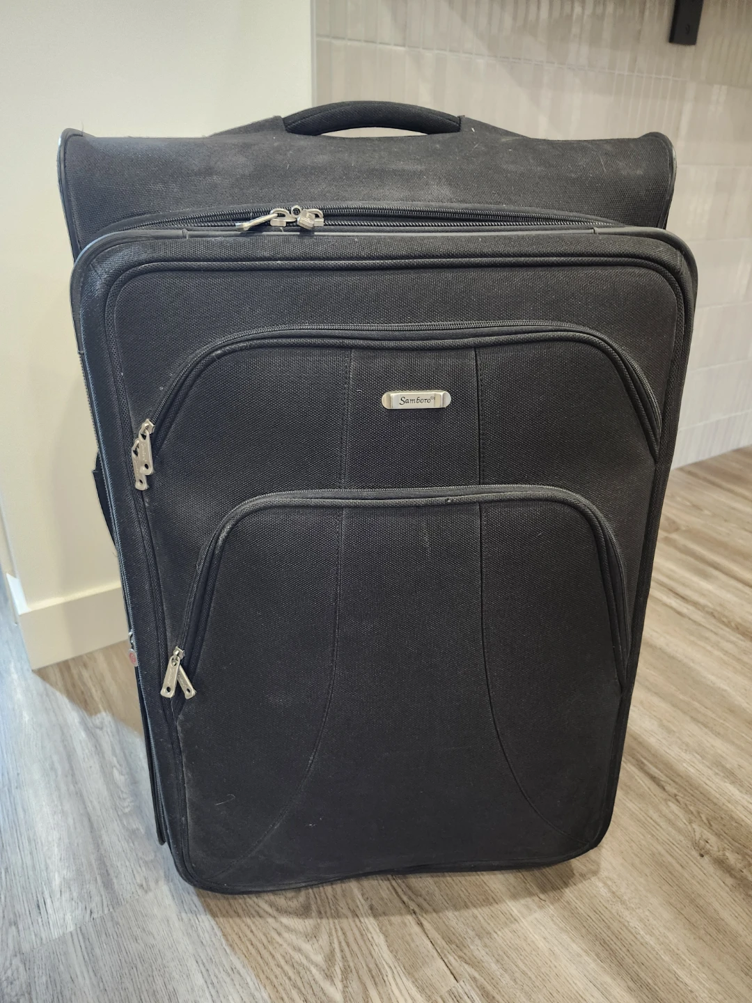 Samboro Black Rolling Suitcase