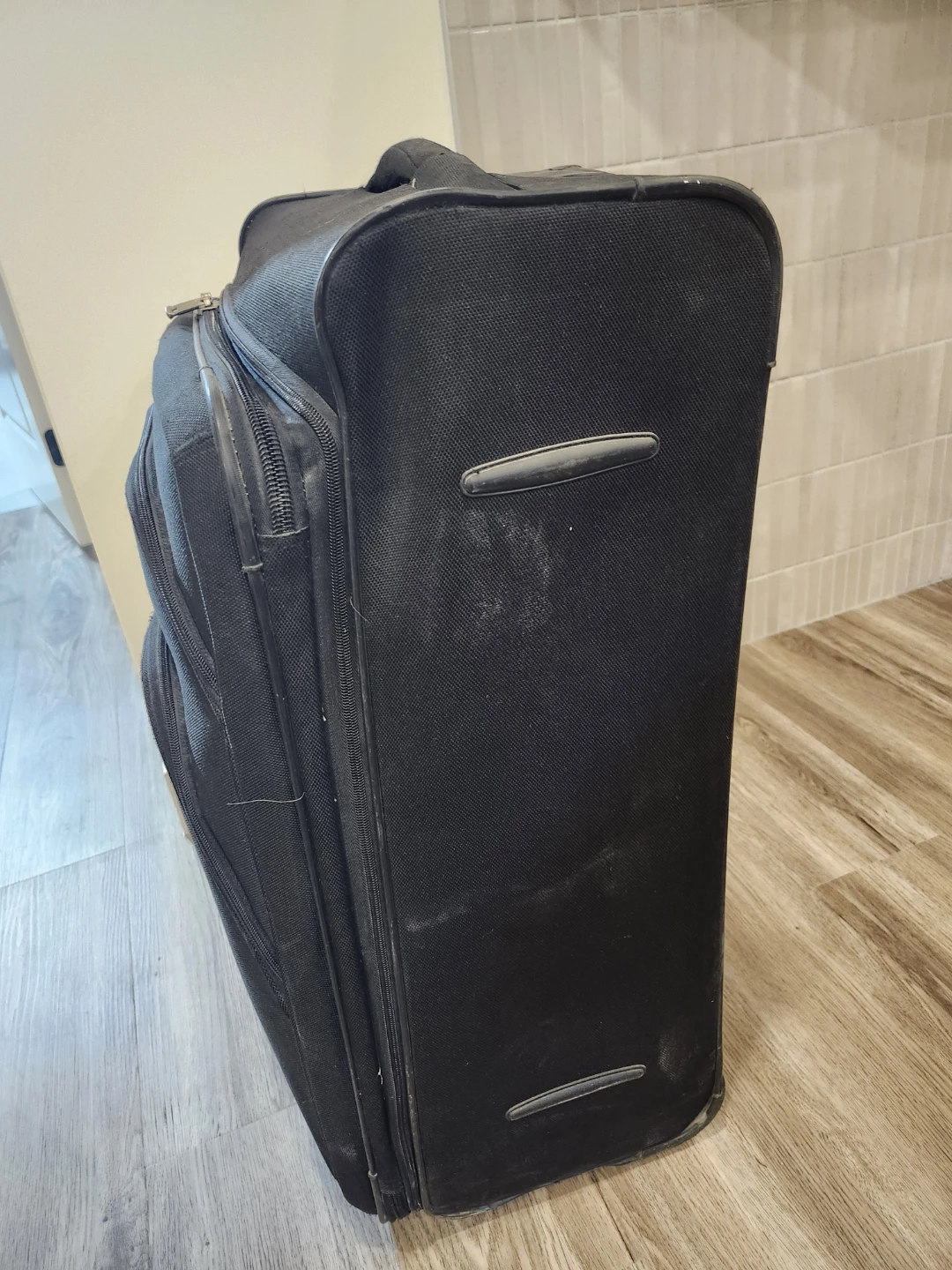 Samboro Black Rolling Suitcase - photo 5