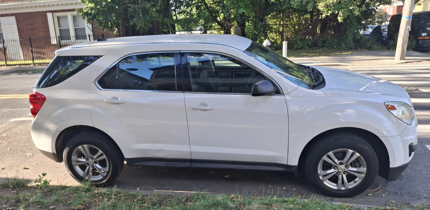 White Chevrolet Equinox - photo 3