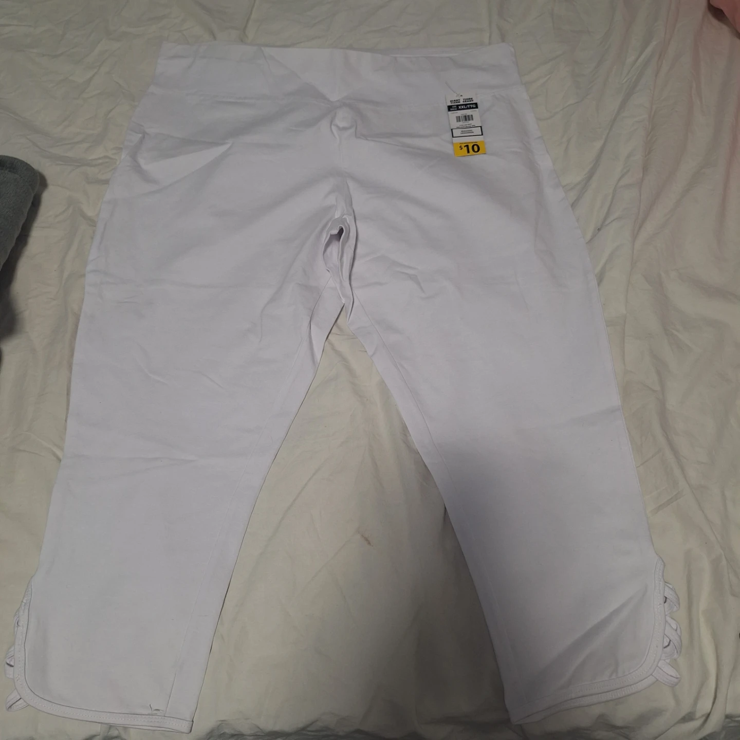 Giant Tiger White Cropped Pants - XXL