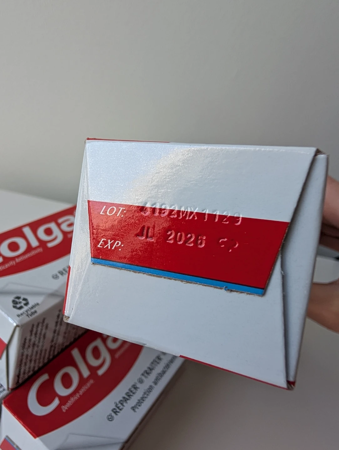4 x 170 ml large size Colgate Total Whitening Toothpaste - photo 4