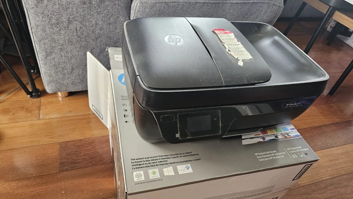 HP OfficeJet 3833 All-in-One Printer - photo 2