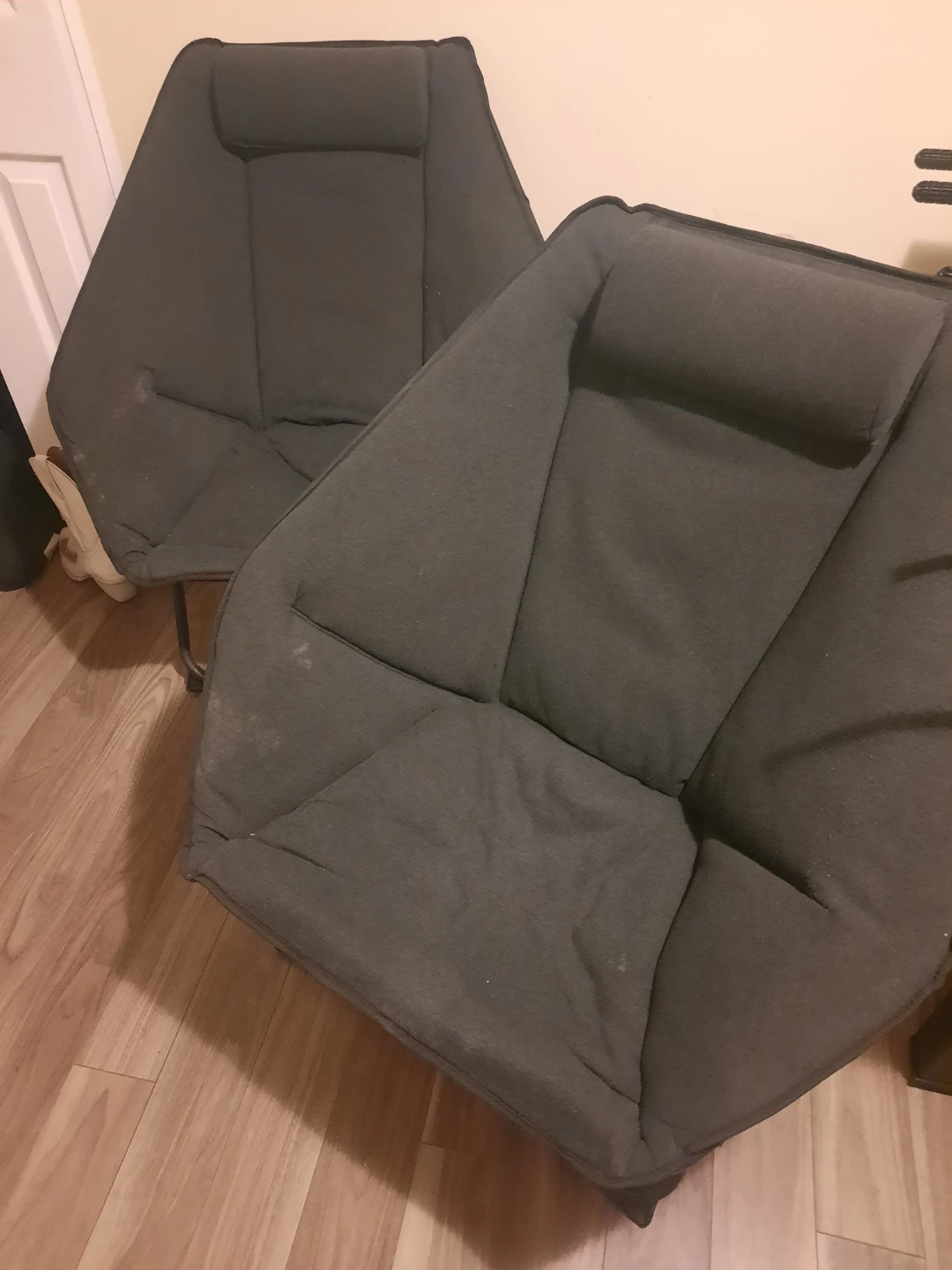 Foldable lounge chairs (2)