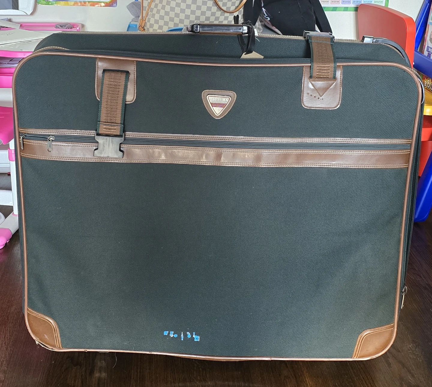 Vintage Green Suitcase - Approx 30 inches - photo 3