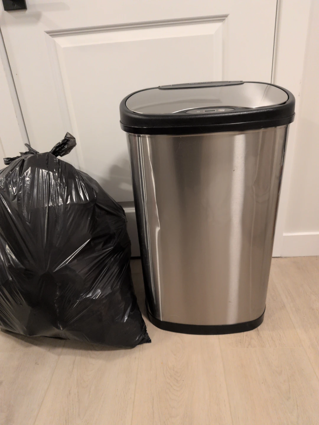 Wave sensor garbage bin