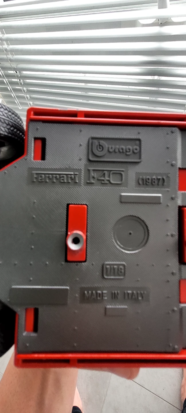 1:18 Bburago Ferrari F40 1987 Die-cast Model - photo 4