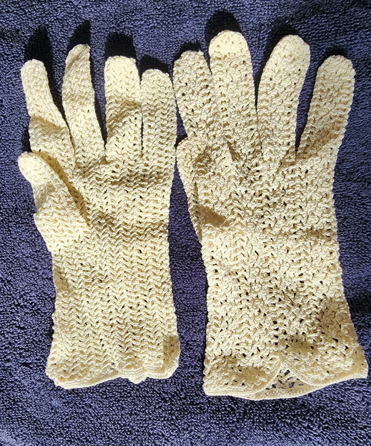 HAND CROCHETED GLOVES