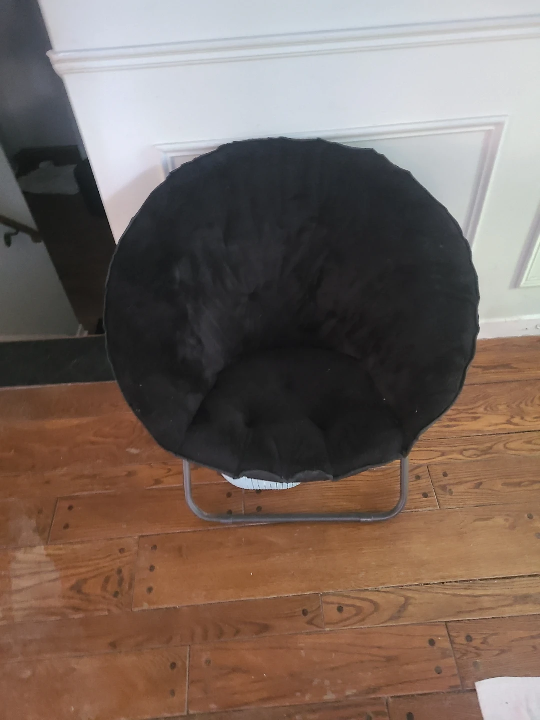 Black Saucer Chair
