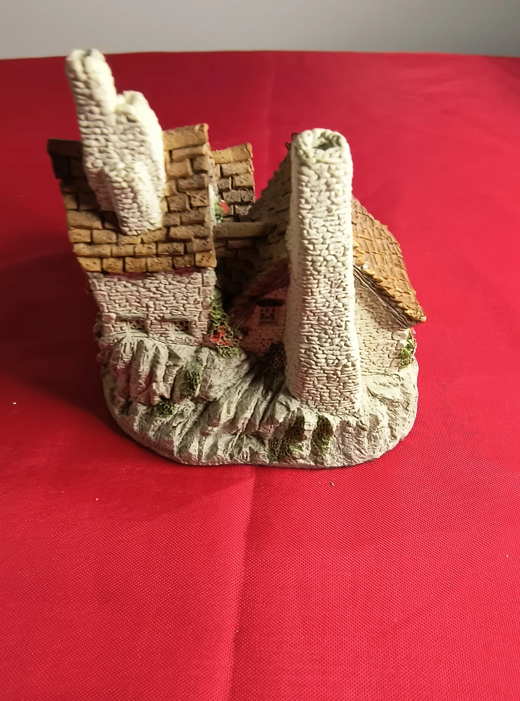 David Winter Green Dragon Pub Miniature - photo 5