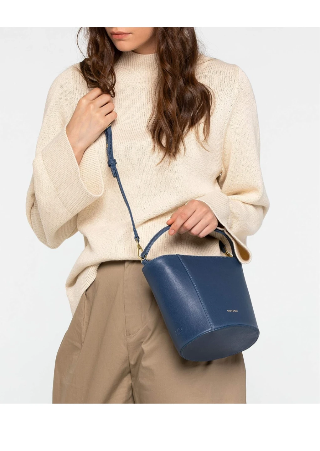 🥕 Matt & Nat Blue Bucket Bag