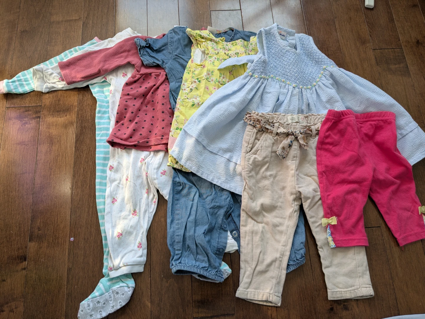 Baby Girls Clothing Bundle (９ー12 Months)