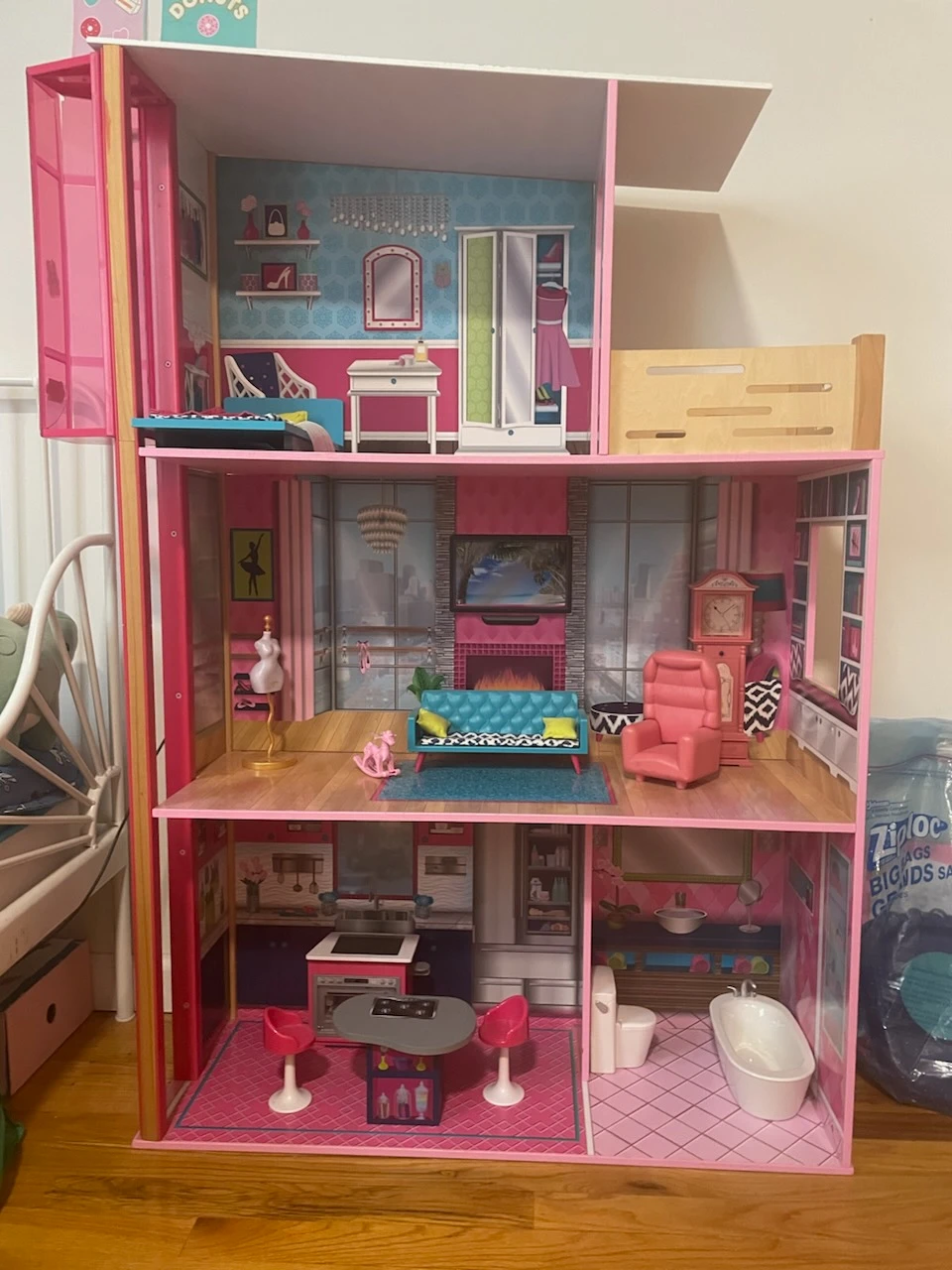 Dollhouse with Furniture and Accessories - photo 2