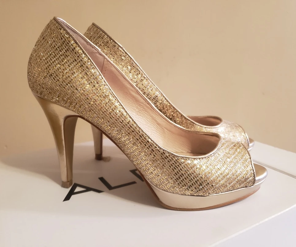 Gold Sparkly Heels (size 6) - photo 2