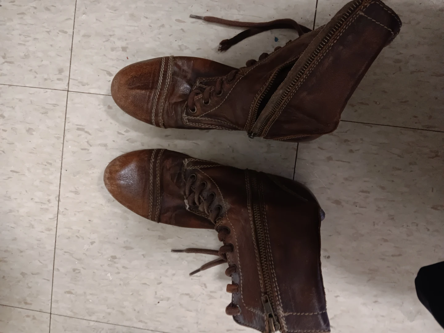 🥕  Steve Madden Brown Leather Lace-Up Zip Boots