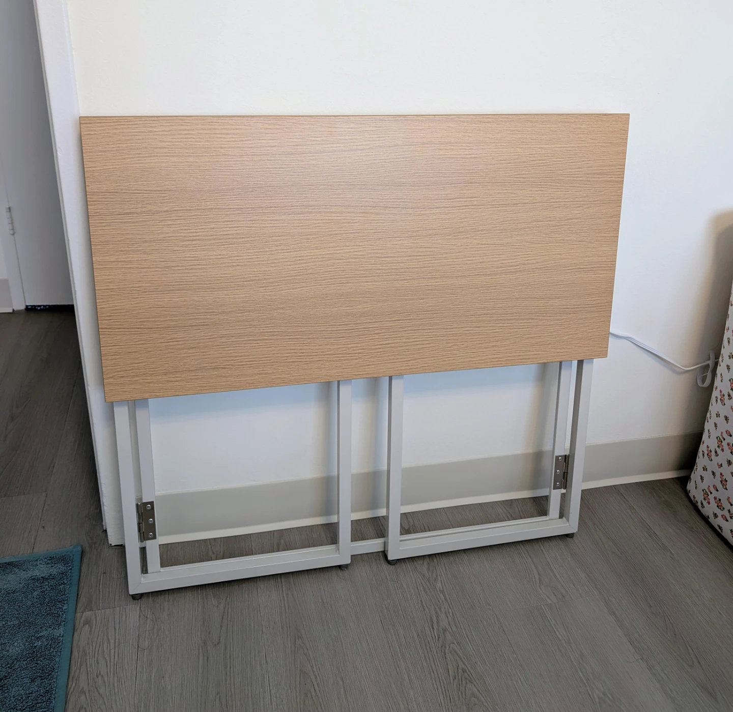 Foldable compact table