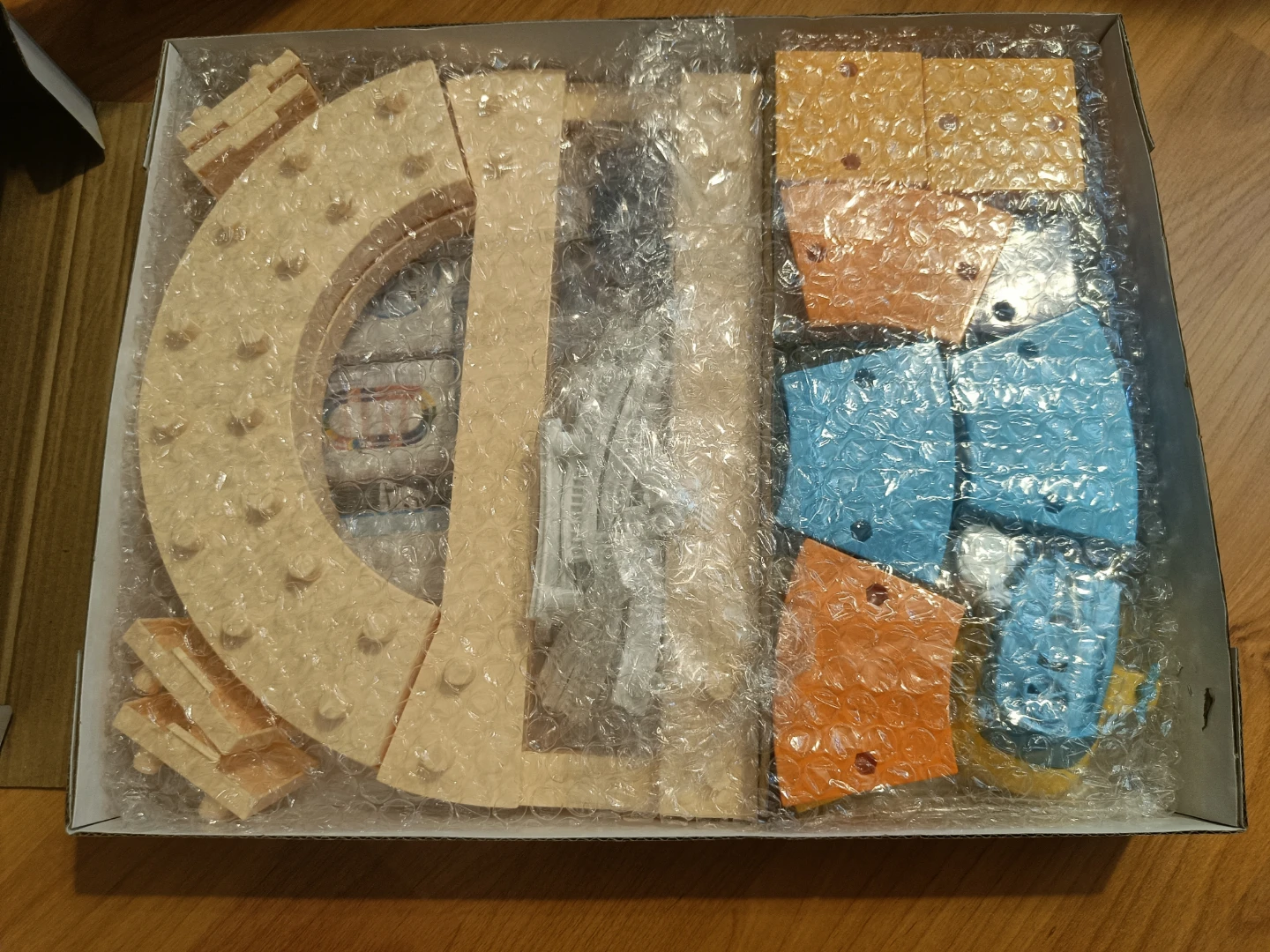 Enter the Arena Park Track Set - 54 Pieces - photo 3