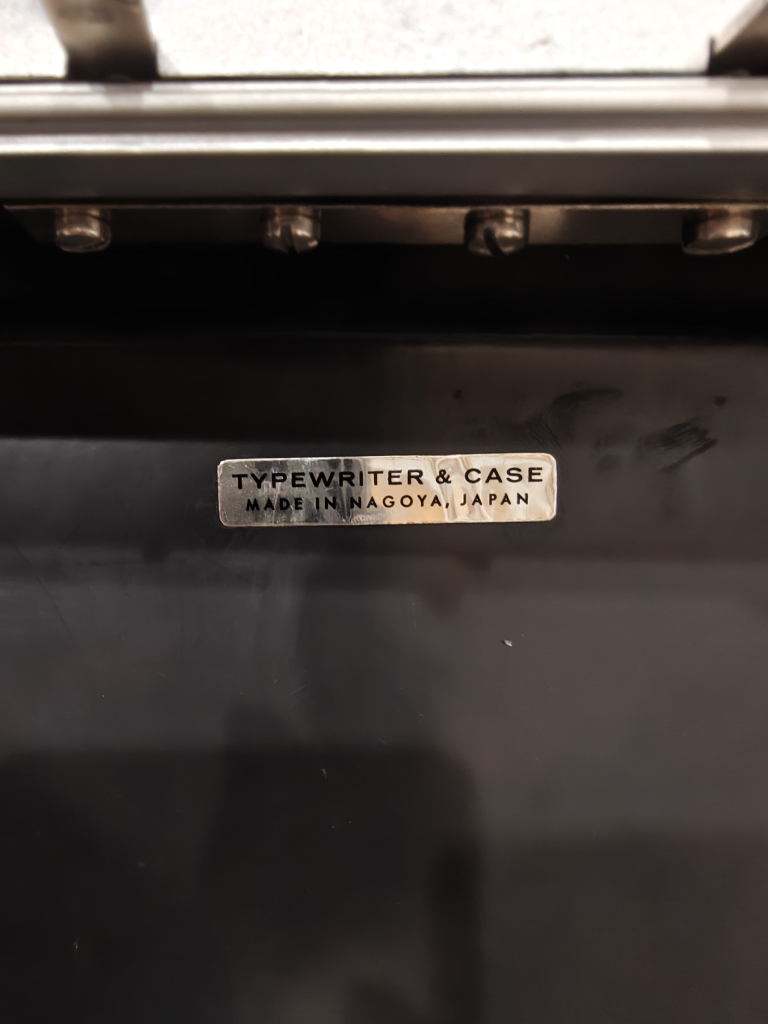 Majestic 800 Typewriter with Case (Made in Nagoya, Japan) - photo 4