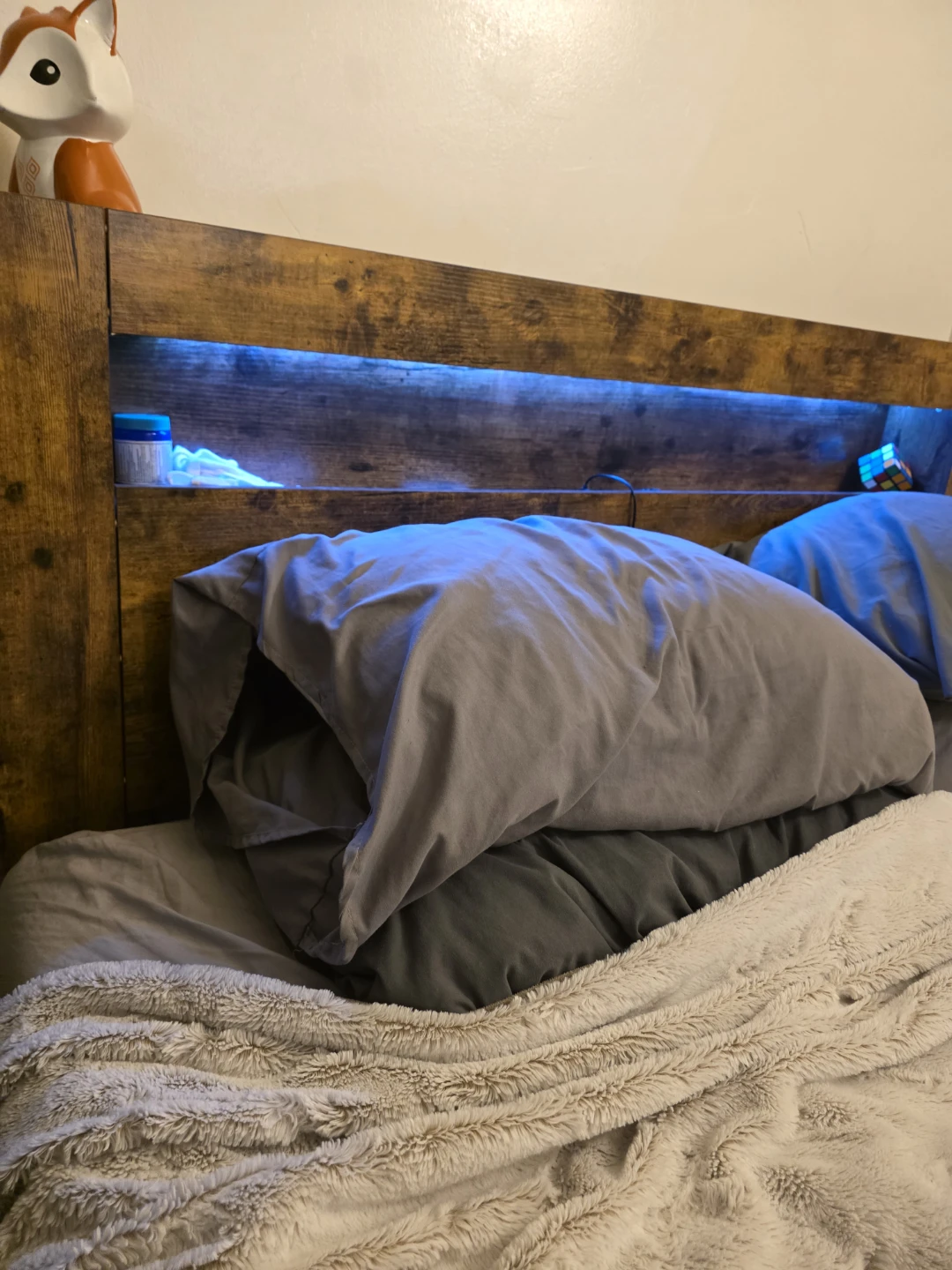 Queen Bed Frame *FREE* w/ LED and outlet in headboard - photo 4