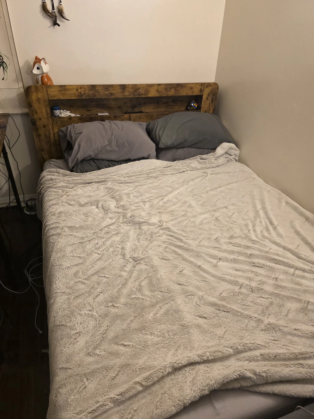 Queen Bed Frame *FREE* w/ LED and outlet in headboard - photo 5
