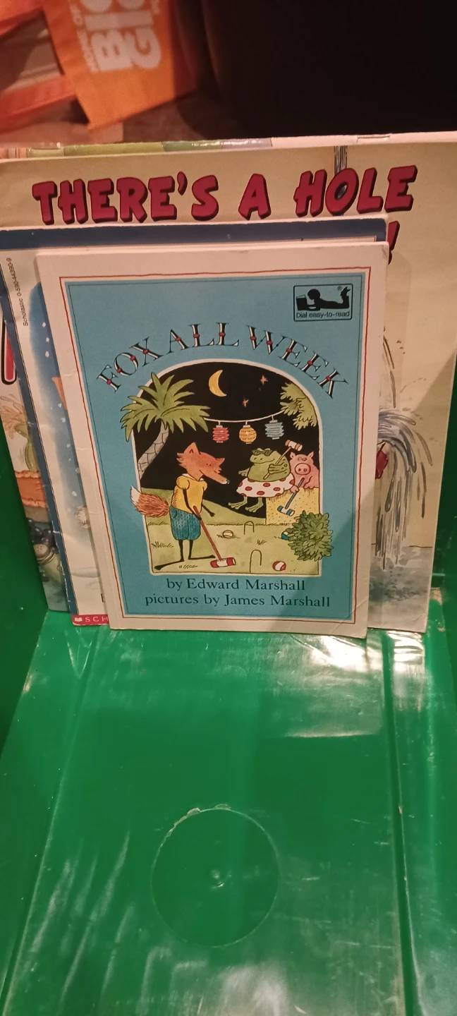 Box of children's books - photo 3