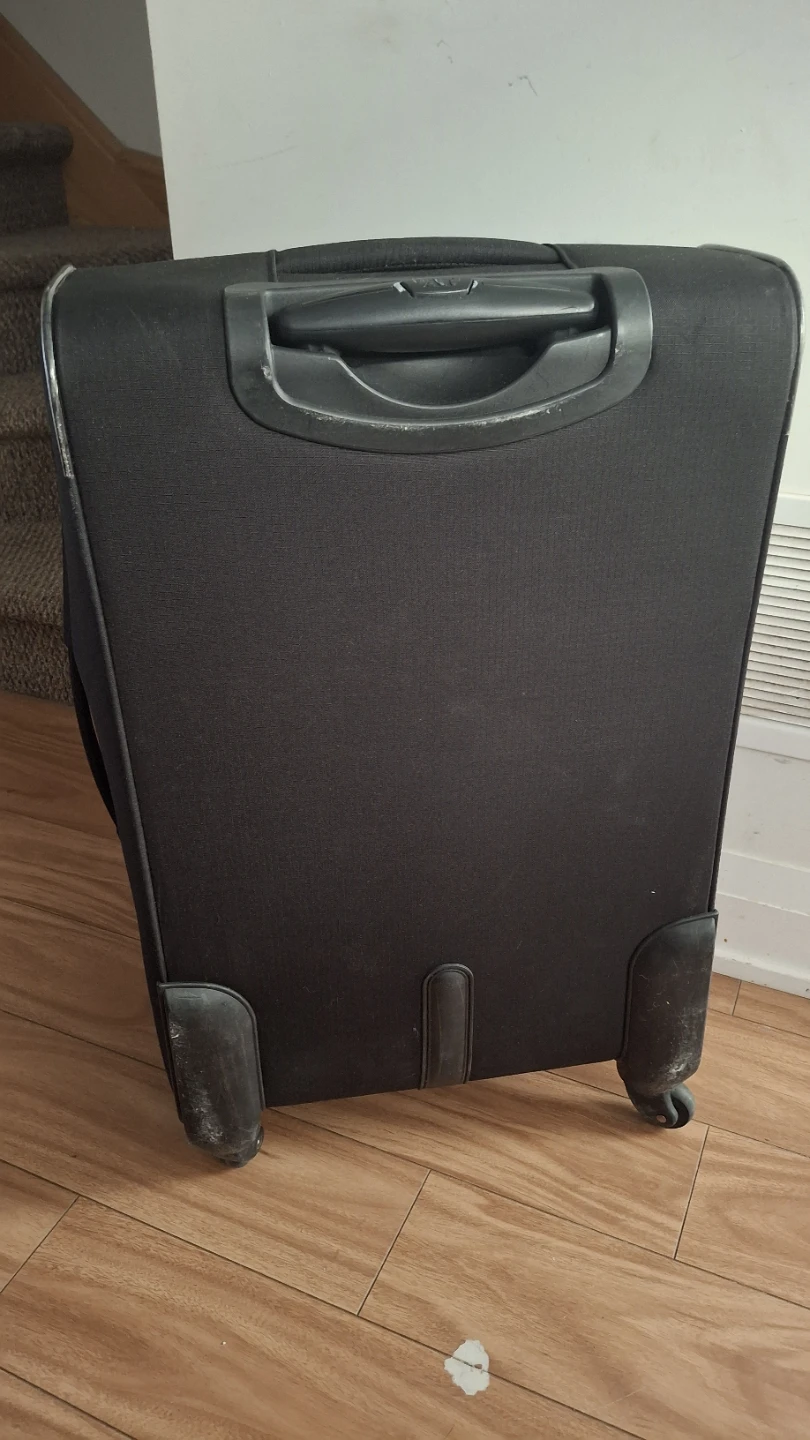 American Tourister Black Rolling Suitcase 70cm - photo 3