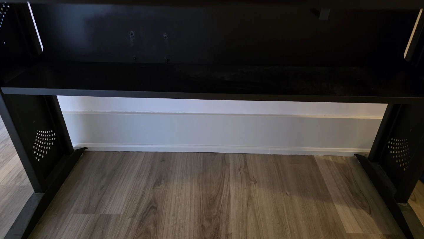 Sturdy Gaming Desk in Excellent Condition with Wood Grain Top 🧡 - photo 4