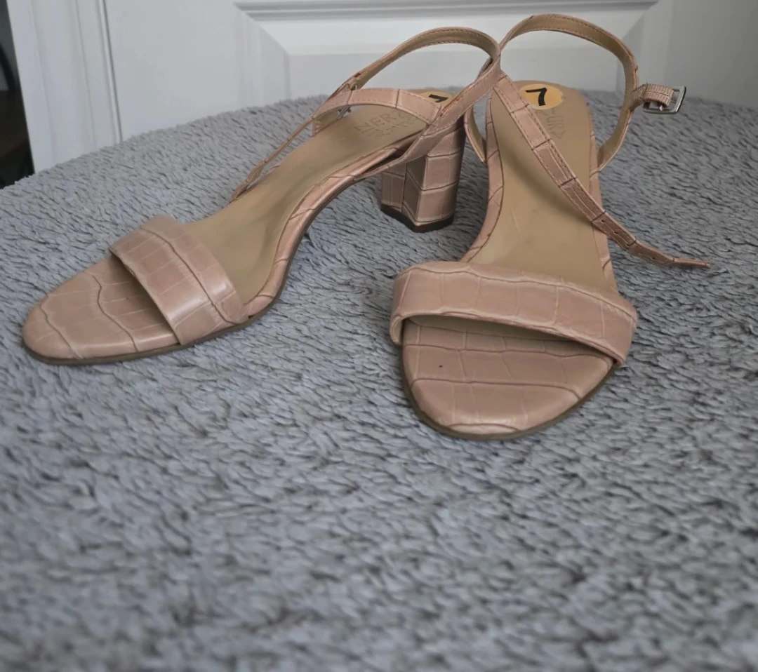 Naturalizer Pink Croc Embossed Block Heel Sandals Size 7