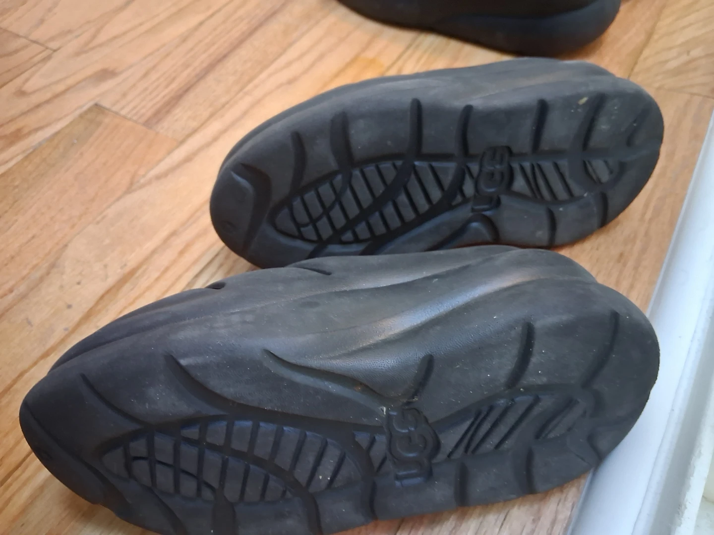 UGG Black Slip-On Clogs - photo 3