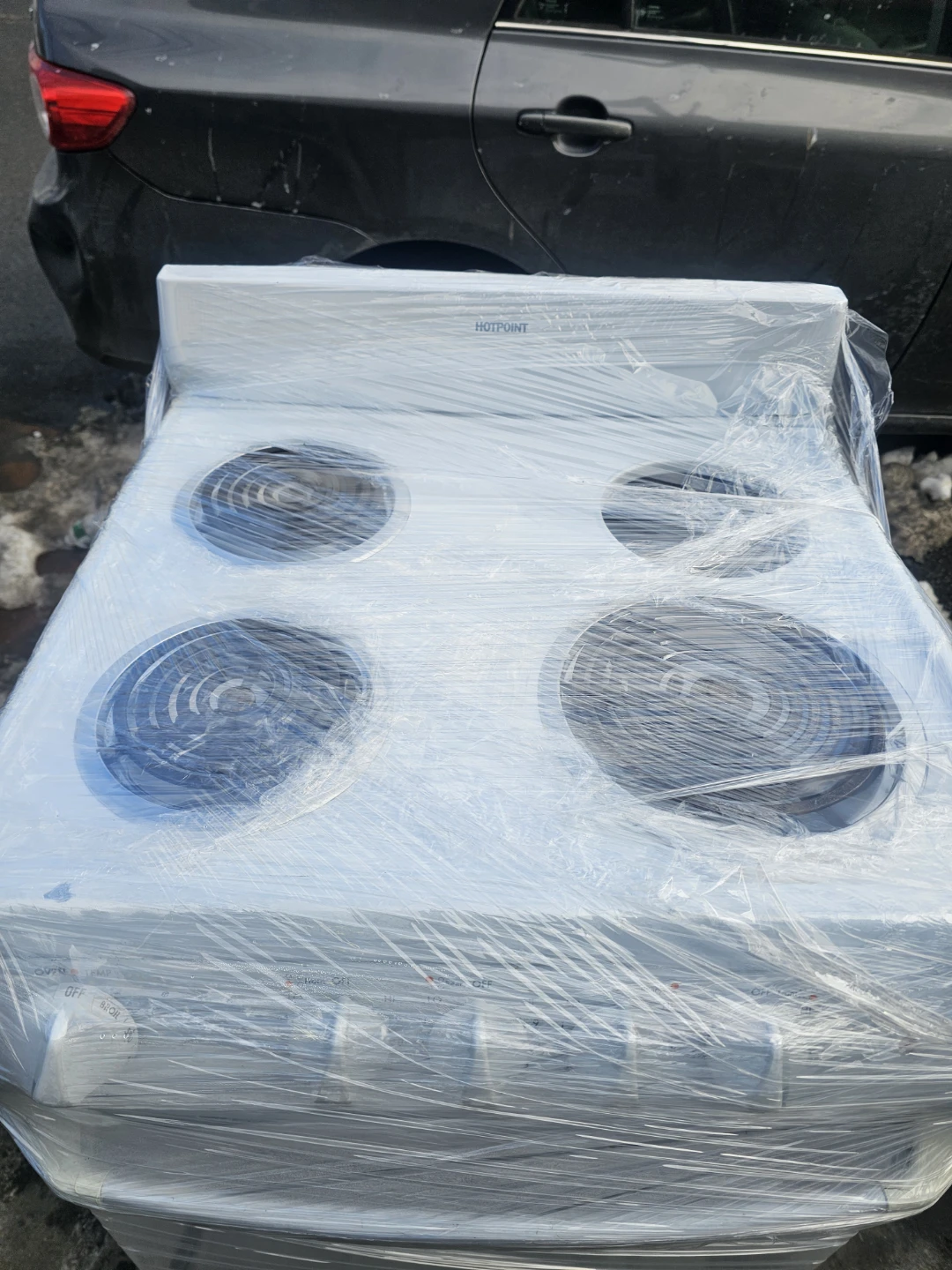 Hotpoint 24in electric stove - photo 2