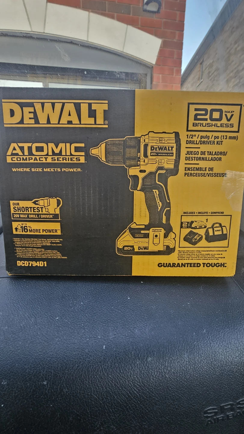 DEWALT ATOMIC 20V MAX Brushless Cordless Drill/Driver Kit