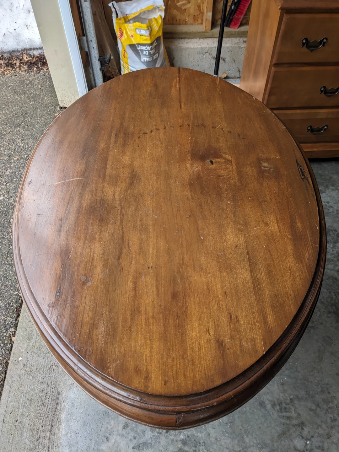 Antique Oval Pedestal Table in Solid Wood - photo 4