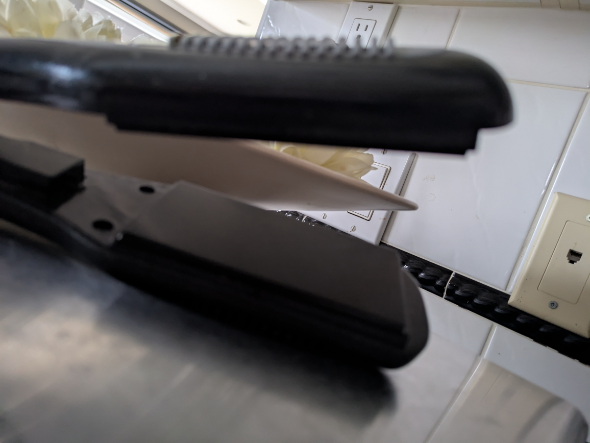REVLON straightening iron 2 inch wide plate - photo 2