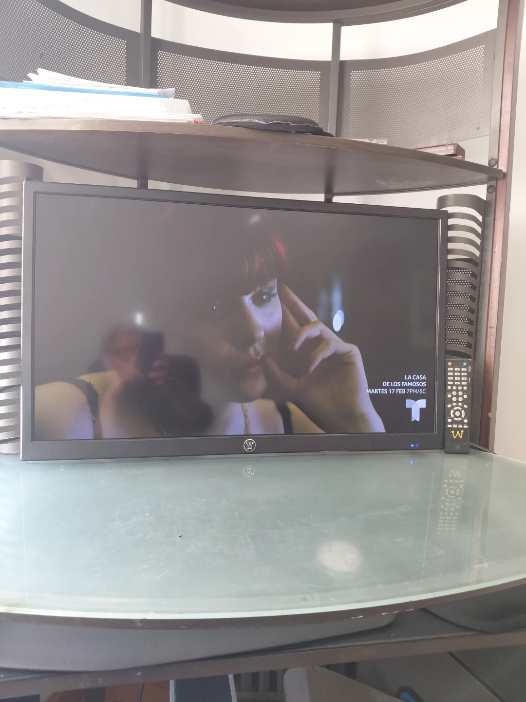 Westinghouse 32" with control - photo 2