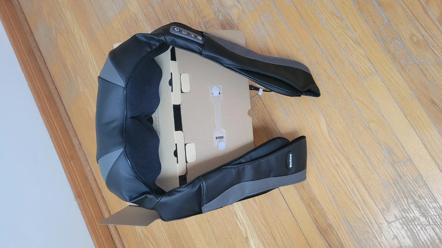 MaxKare Shiatsu Shoulder Massager with Kneading and Heat - photo 2
